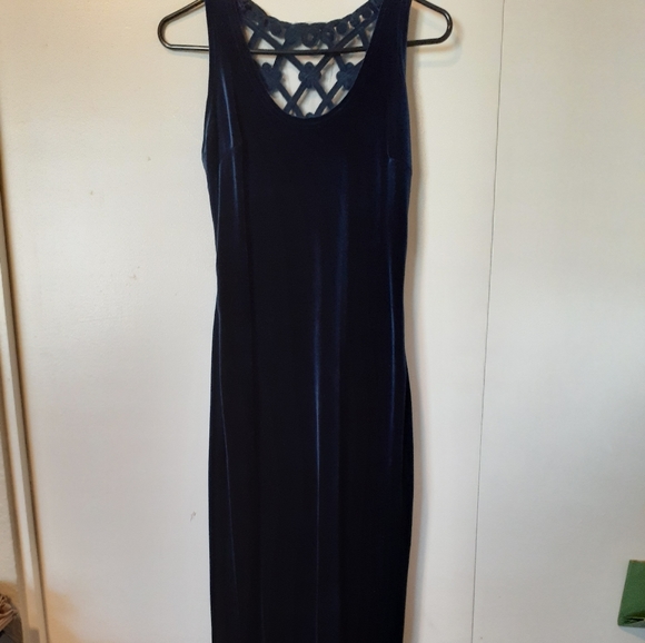 Formal dress - Picture 6 of 6